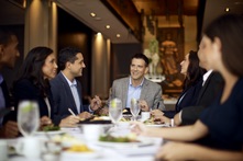 Reunión de negocios en grupo en Fogo